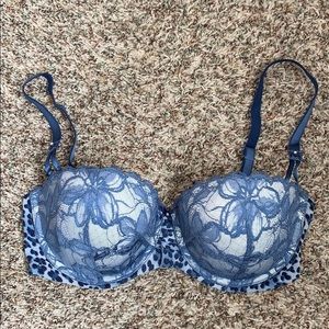 Victoria’s Secret 34D bra
